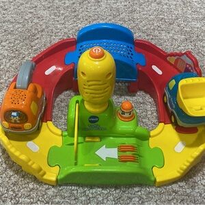 VTech Traffic Signal Bridge Playset - Bright Multicolor (Blue/Red/Yellow/Green)